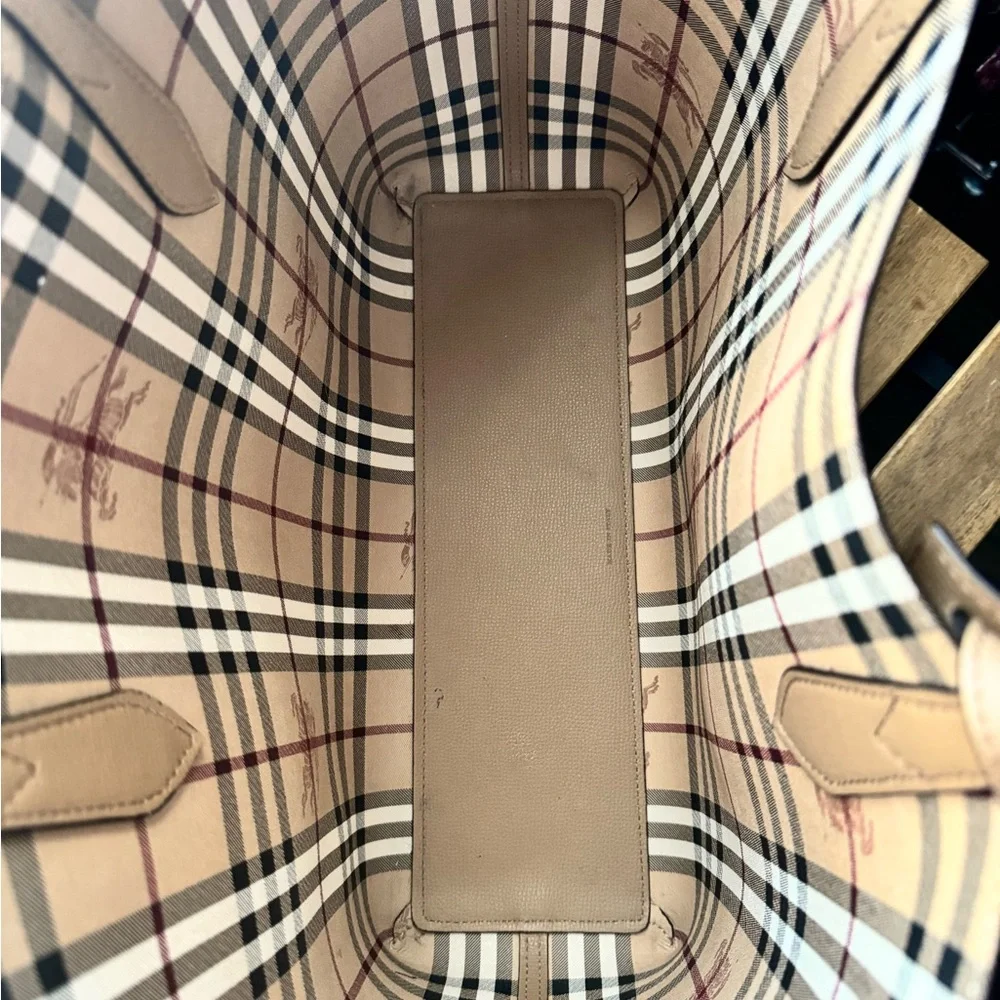 Burberry Medium Haymarket Colours Check Leather Reversible Tote - Picture 11 of 12